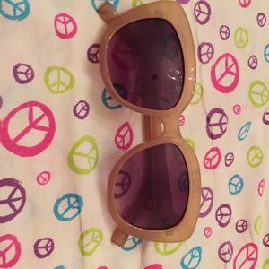 Tan cat eye sunglasses